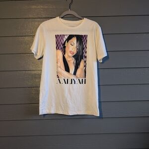 Y2K Vintage Ivory Graphic T-Shirt with Aaliyah Print